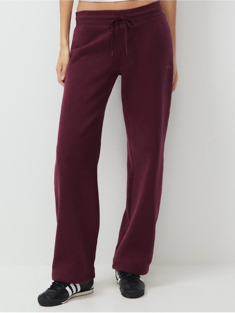 Aritzia Cozy Sweatfleece Perfect Banded Sweatpant in Gala Plum Size Medium